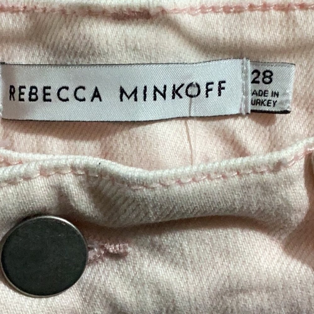 ❤️Loveeeeely. 💕 Rebecca Minkoff blush color jean with a spin embroidered detail